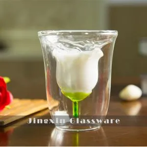 Varmebestandig tekanne av klart glass med infuser